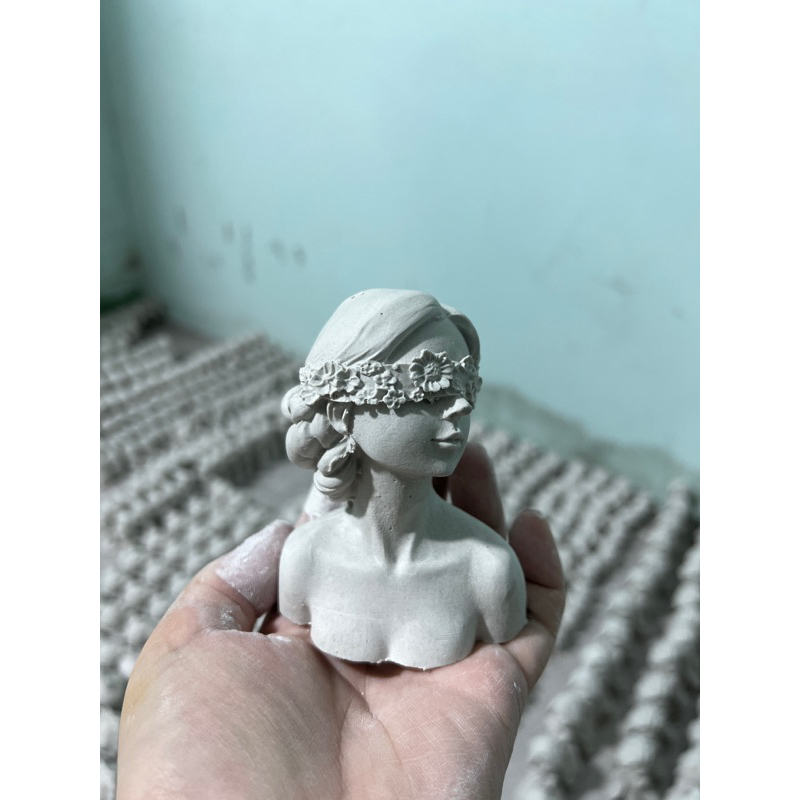 cô gái bịt mắt 3D