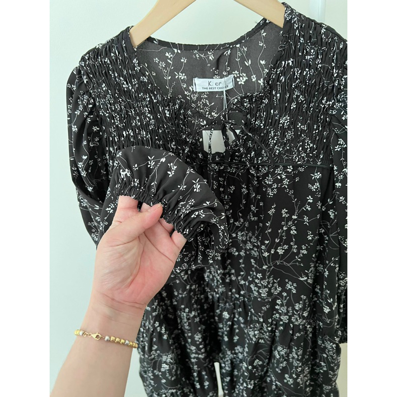 Đầm hoa nhí babydoll dài tay nhún li vai cổ buộc nơ 2 lớp