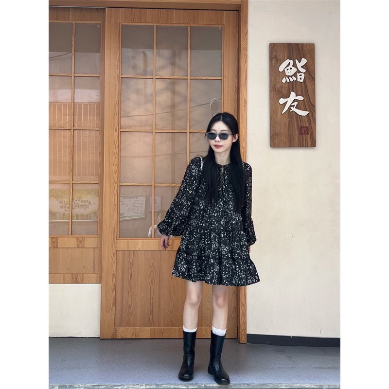 Đầm hoa nhí babydoll dài tay nhún li vai cổ buộc nơ 2 lớp