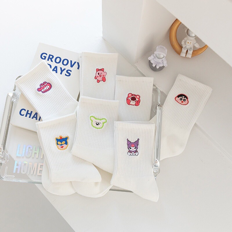 Tất trắng cao cổ thêu hình Losto Shin