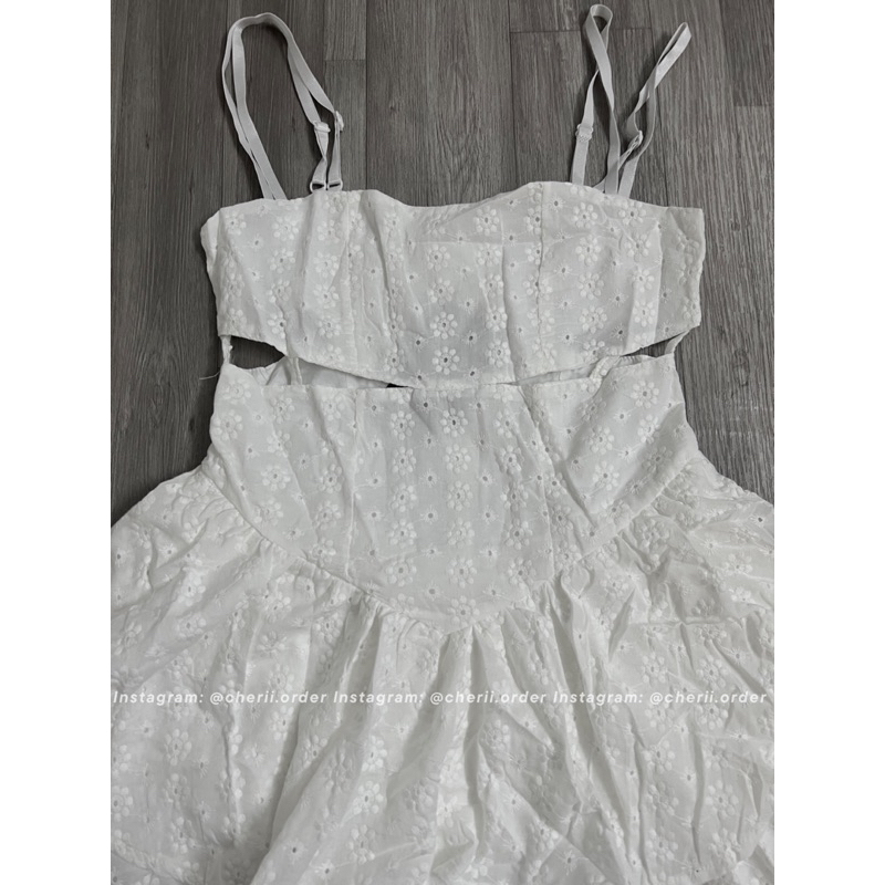 Đầm Dây Chiết Eo Dập Hoa Nổi Tua Rua Phối Tầng