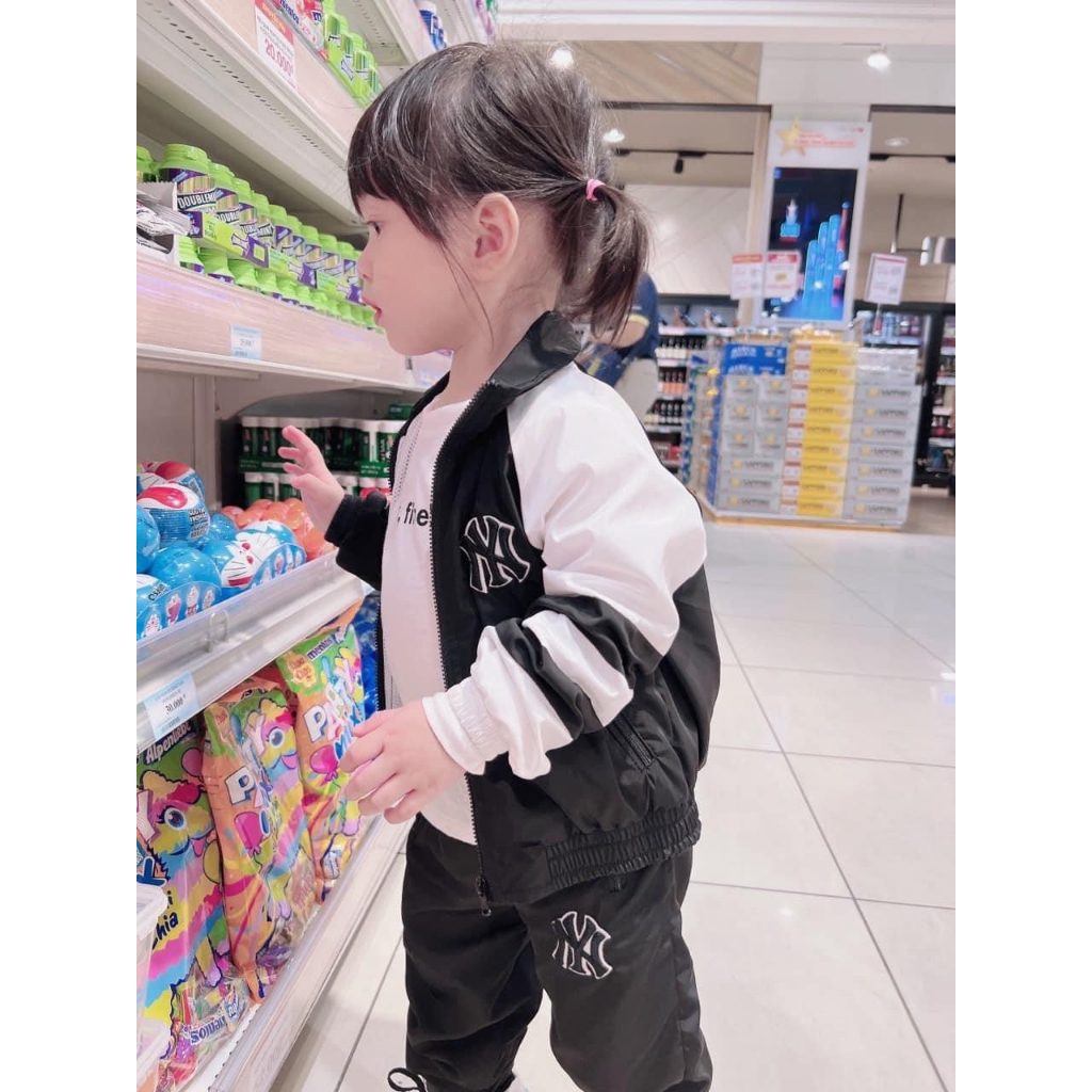 Bộ thể thao gió NY phối màu đen trắng bắt mắt mới nhất thu đông 2023 cho bé trai và bé gái  SHOP BÔM BÔM KIDS