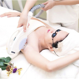 Kính đen nằm vòm ánh sang kính đeo mắt