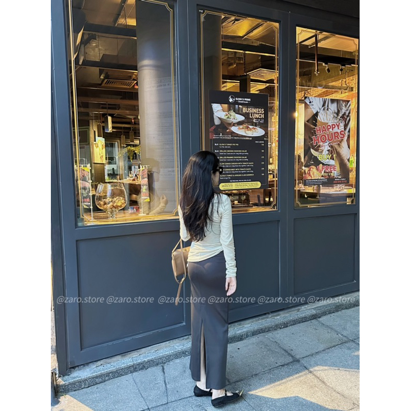 Chân váy ôm xẻ sau+áo pull giấy dài tay