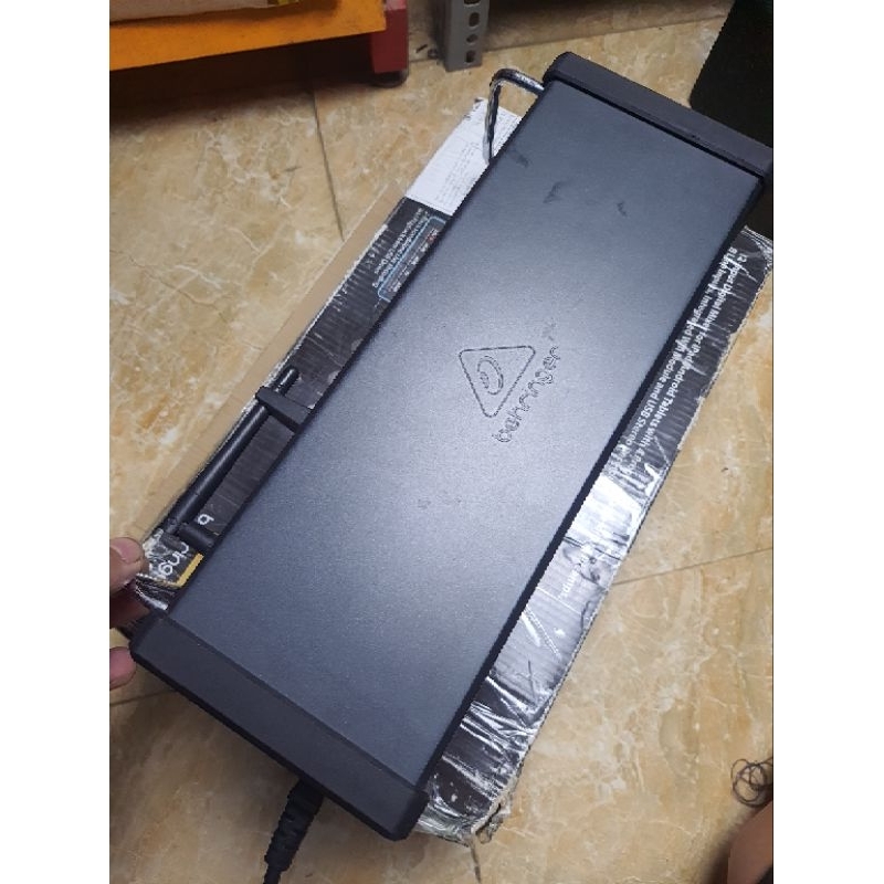 MIXER SỐ  XR 12 BEHRINGER