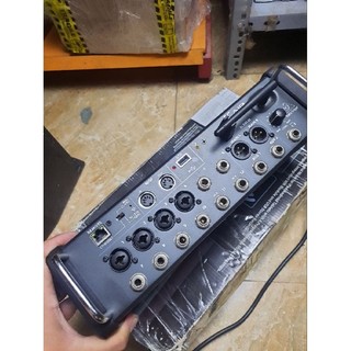 Mixer số xr 12 behringer