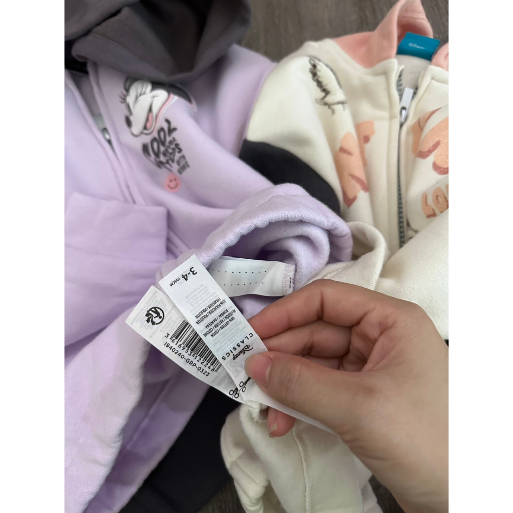 Áo khoác nỉ disney hình in sau bé gái