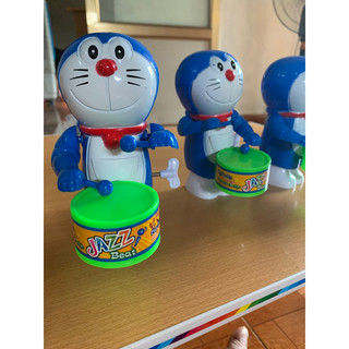 Doremon gõ trống chạy cót