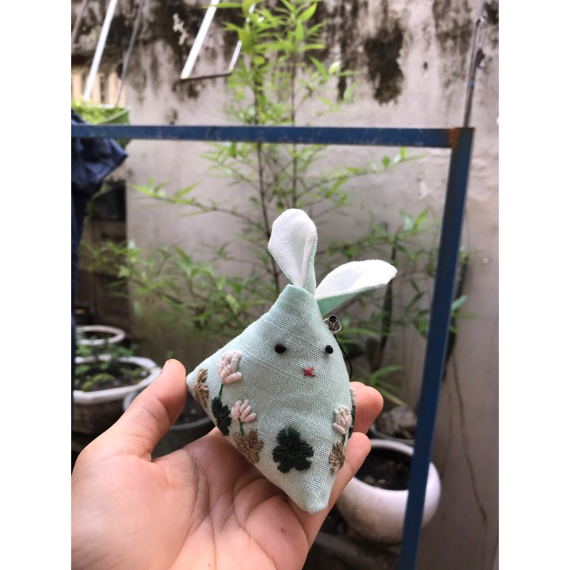 Thỏ ngọc may mắn thêu tay