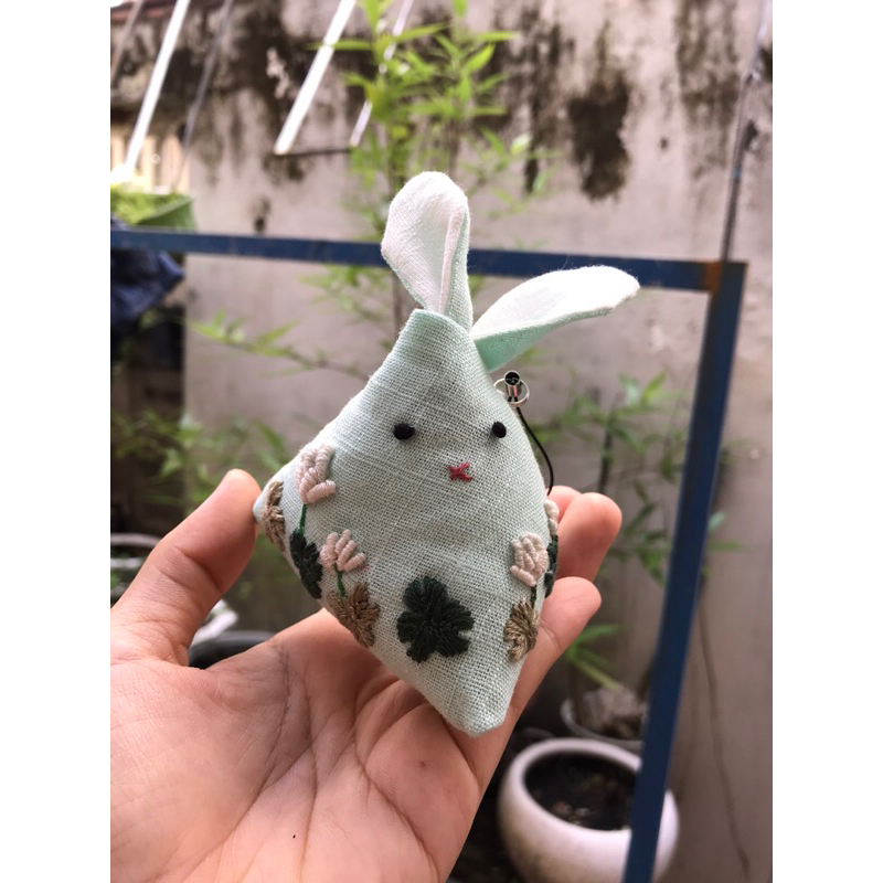 Thỏ ngọc may mắn thêu tay
