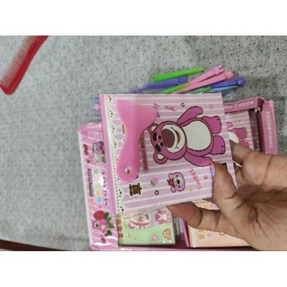 Combo có 40 cuốn, mỗi cuốn gồm 12 trang sticker