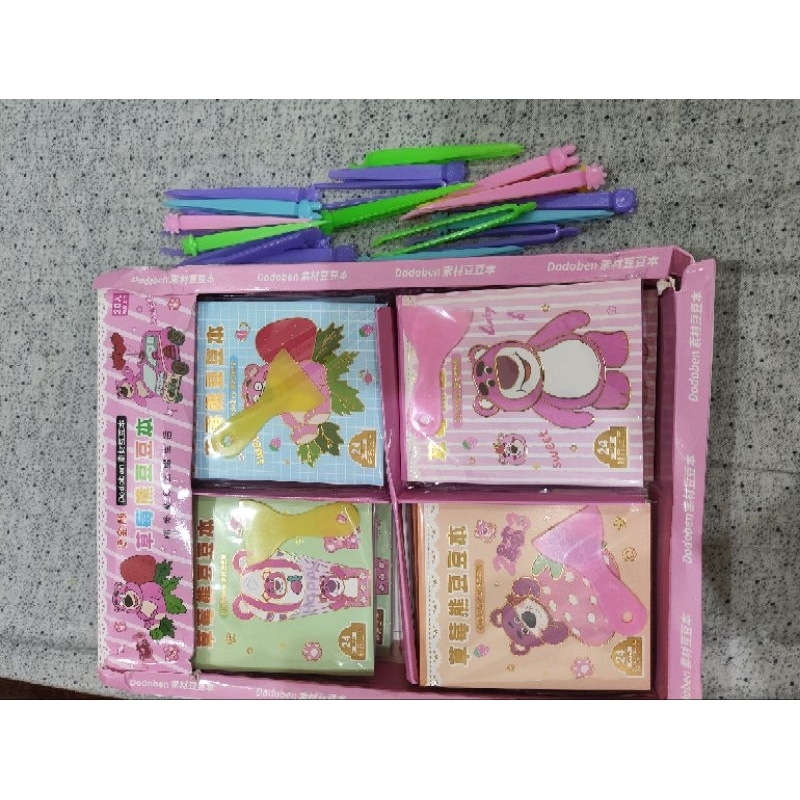 Combo có 40 cuốn, mỗi cuốn gồm 12 trang sticker