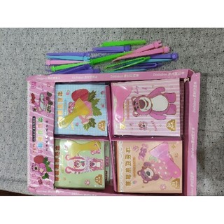 Combo có 40 cuốn, mỗi cuốn gồm 12 trang sticker