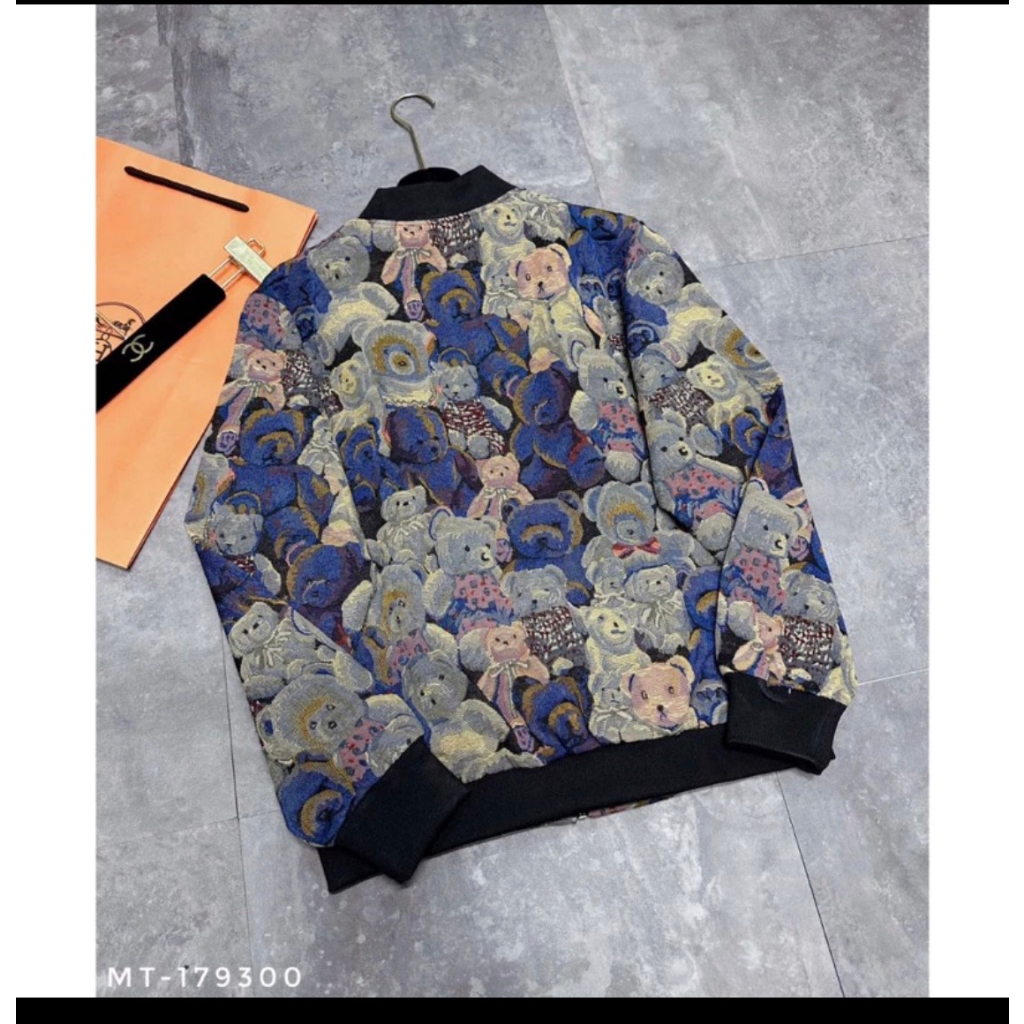 Áo Bomber Gấu 2 Lớp Hoạ Tiết Siêu Đẹp -Áo Bomber Mochino Nam Nữ Cực Đẹp Form Dáng Unisex