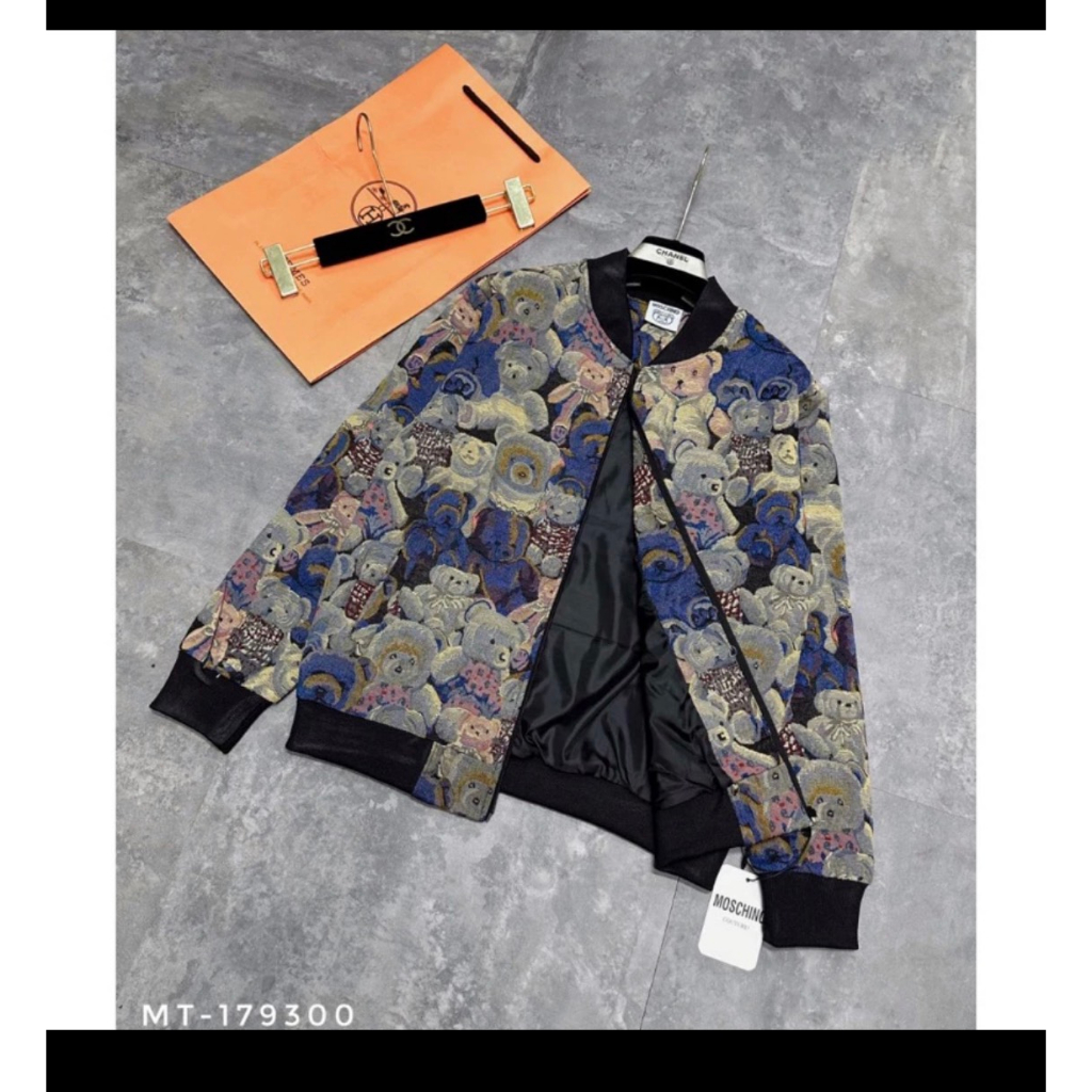 Áo Bomber Gấu 2 Lớp Hoạ Tiết Siêu Đẹp -Áo Bomber Mochino Nam Nữ Cực Đẹp Form Dáng Unisex