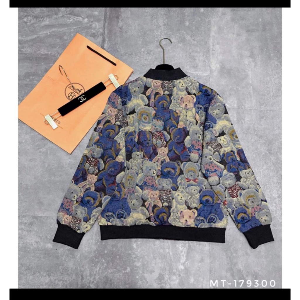 Áo Bomber Gấu 2 Lớp Hoạ Tiết Siêu Đẹp -Áo Bomber Mochino Nam Nữ Cực Đẹp Form Dáng Unisex