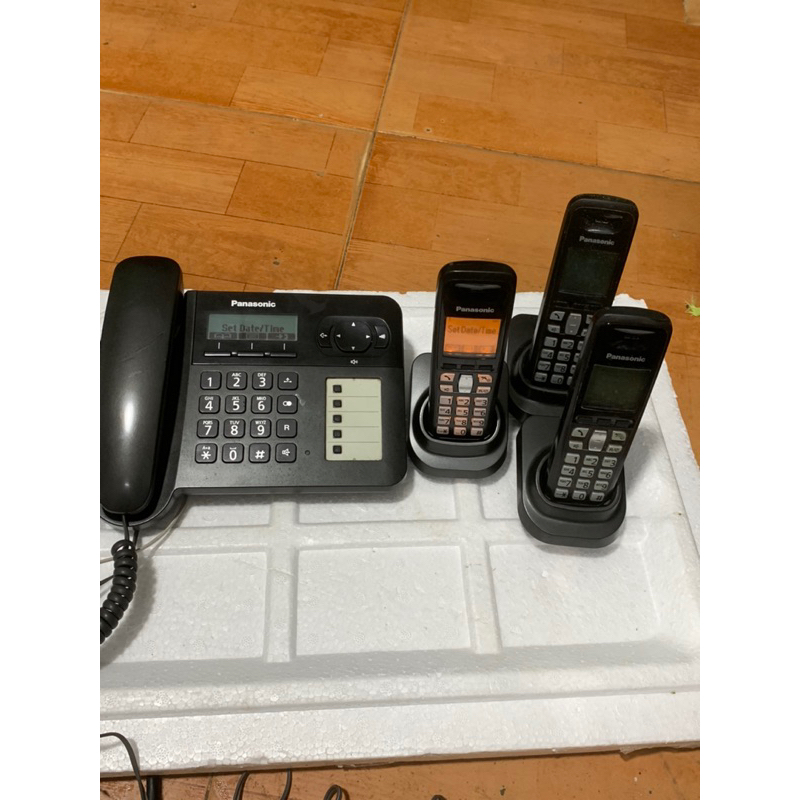 Điện thoại mẹ bồng con Panasonic KX-TG6461.Panasonic KX TG6451 có 1/2/3 tay con