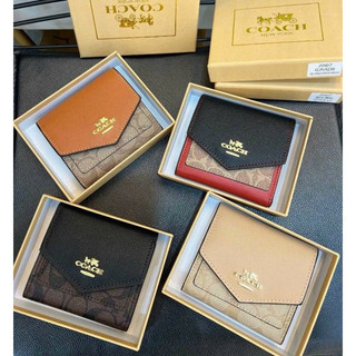 Ví gập bì thư C0ACH fullbox nhiều ngăn đựng các loại giấy tờ.