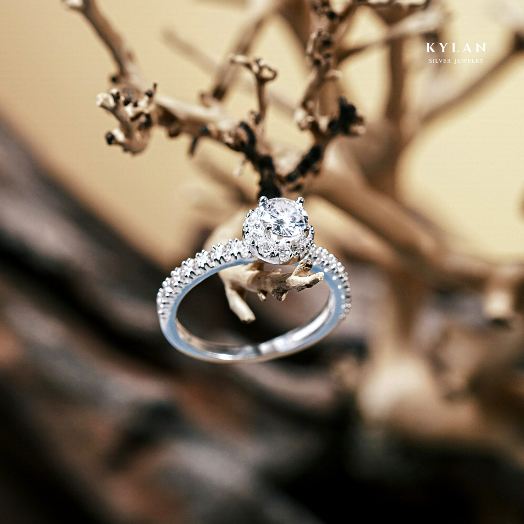 Nhẫn Bạc Nữ Kylan Silver KL0103 Halo Tròn Đai Tấm 1.5ly Đá Chủ Kim Cương Nhân Tạo 5.0ly