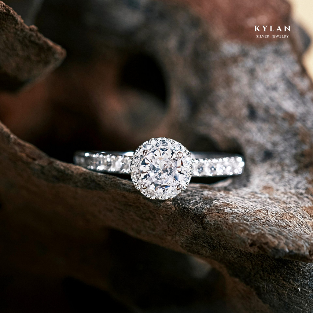 Nhẫn Bạc Nữ Kylan Silver KL0103 Halo Tròn Đai Tấm 1.5ly Đá Chủ Kim Cương Nhân Tạo 5.0ly