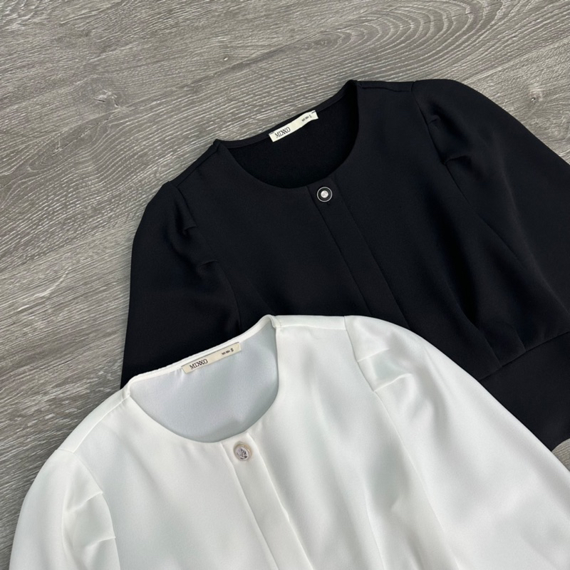 HIPU.VNXK - ÁO CROPTOP MIXXO CỔ TRÒN TAY DÀI ĐÍNH NÚT.