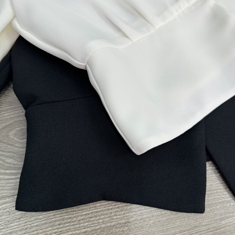 HIPU.VNXK - ÁO CROPTOP MIXXO CỔ TRÒN TAY DÀI ĐÍNH NÚT.