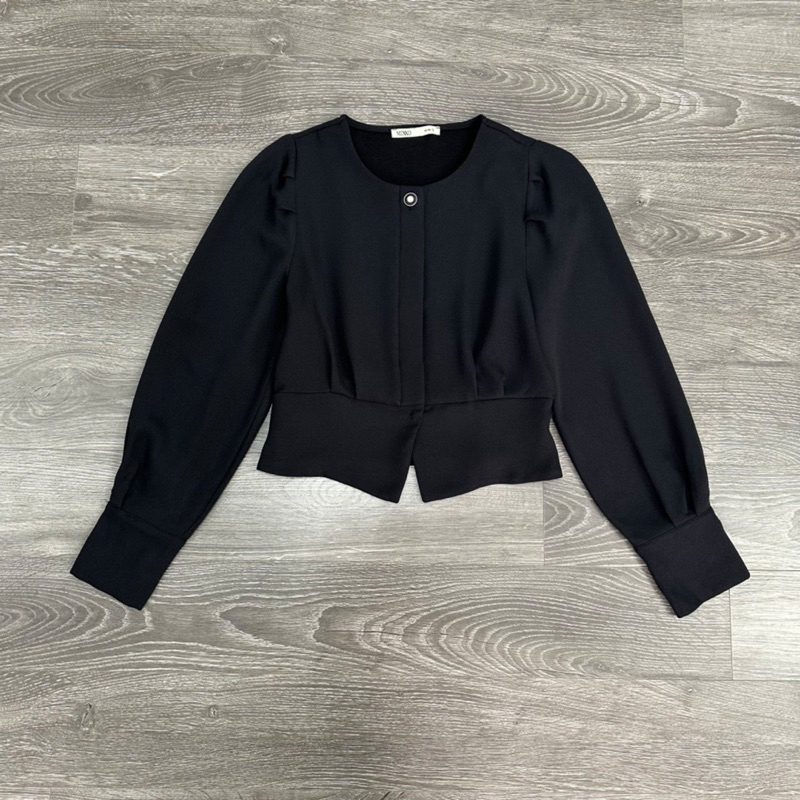 HIPU.VNXK - ÁO CROPTOP MIXXO CỔ TRÒN TAY DÀI ĐÍNH NÚT.