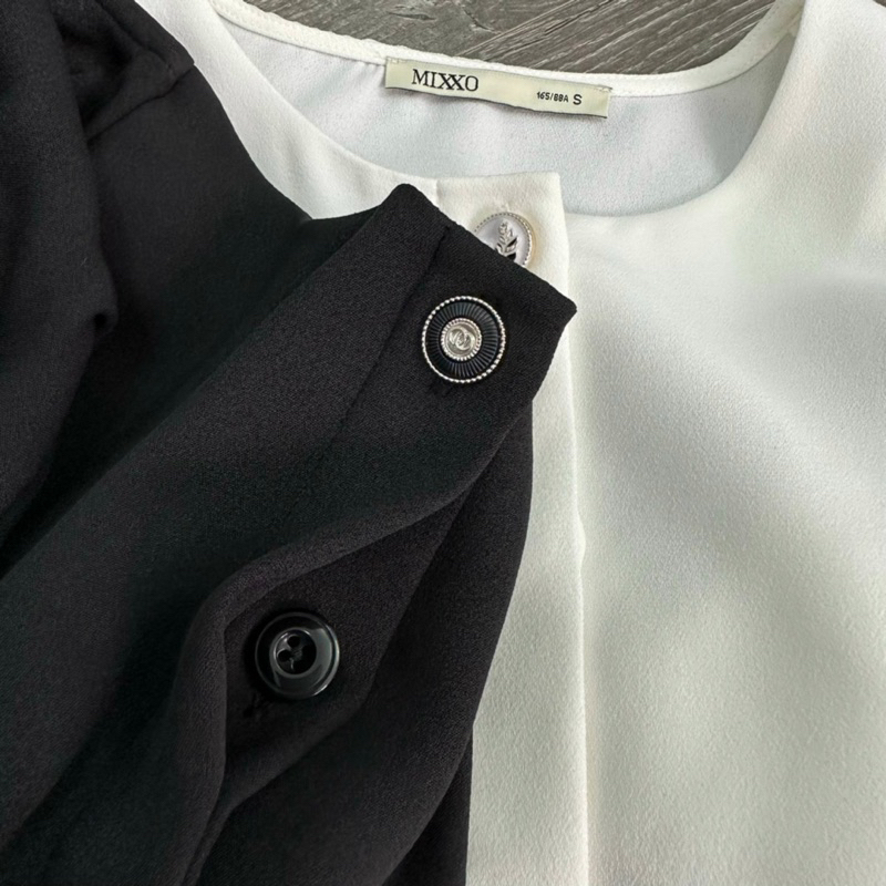 HIPU.VNXK - ÁO CROPTOP MIXXO CỔ TRÒN TAY DÀI ĐÍNH NÚT.