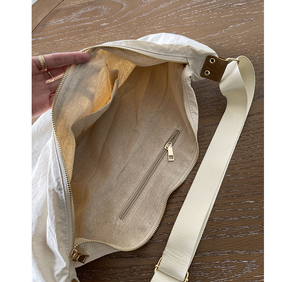 Túi đeo chéo vải dù gió chống nước dáng bán nguyệt vừa laptop 14 inch