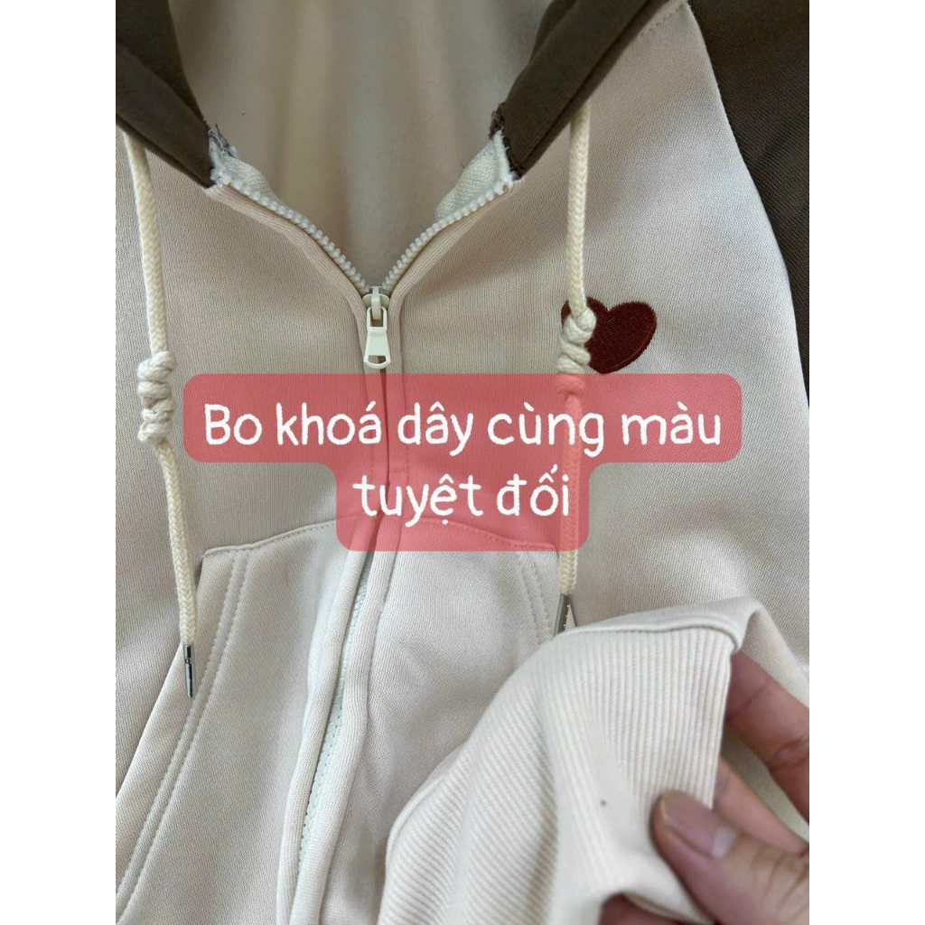 Khoác nỉ họa tiết thêu trái tim kết hợp tay phối
