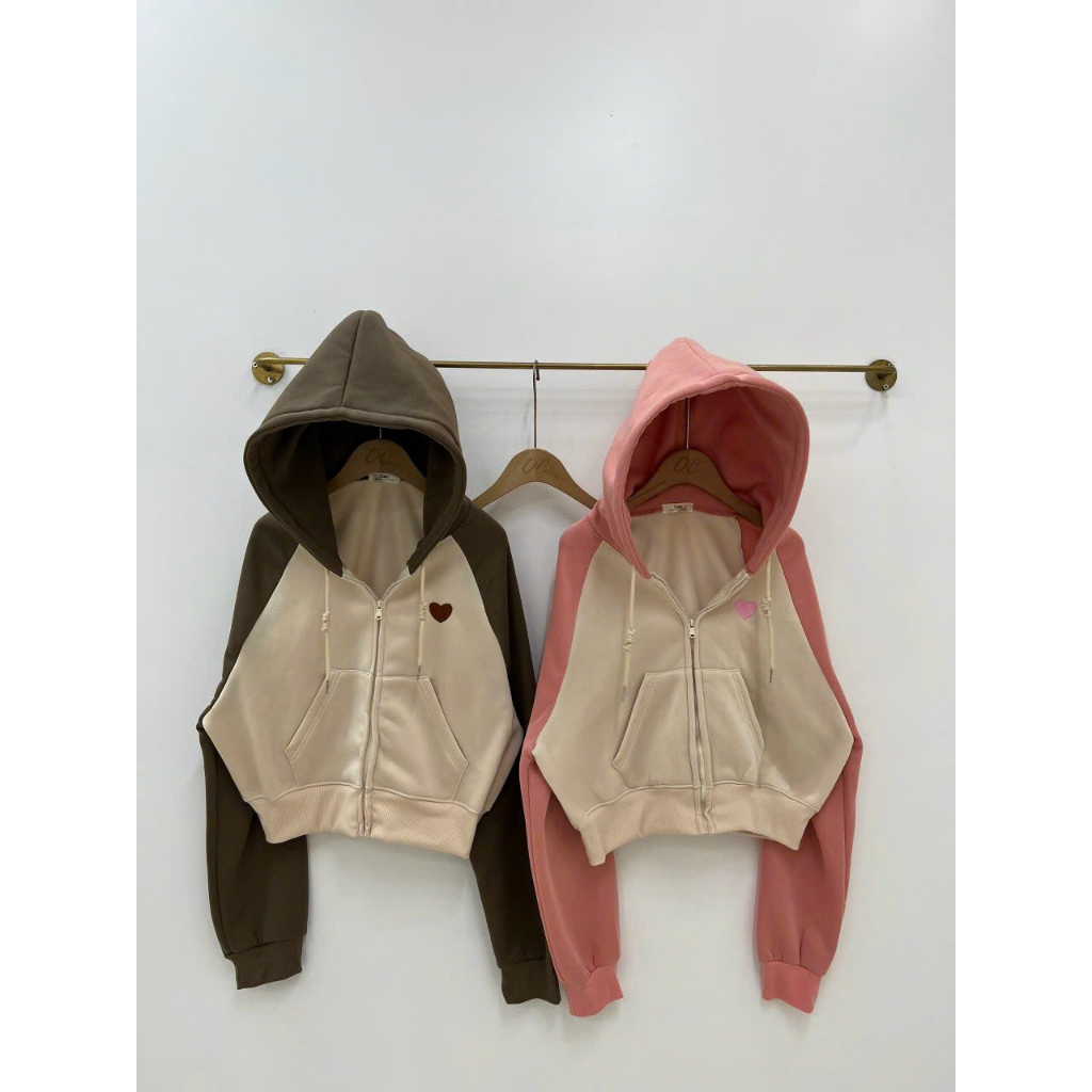 Khoác nỉ họa tiết thêu trái tim kết hợp tay phối