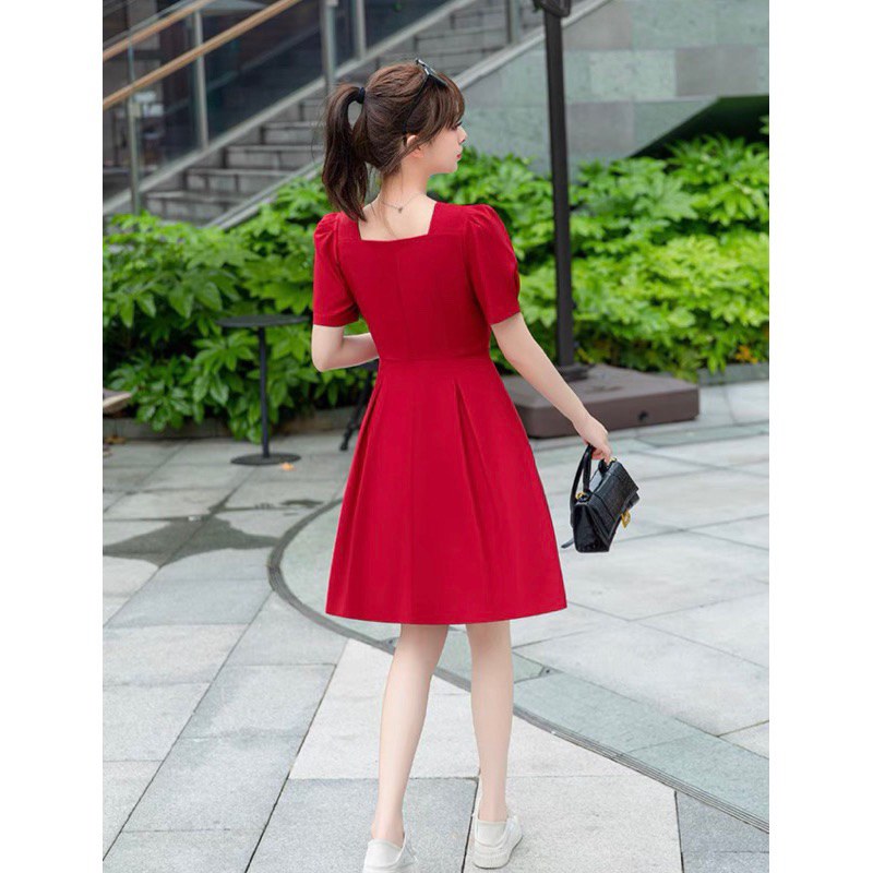 Đầm trắng phối nơ trước ngực