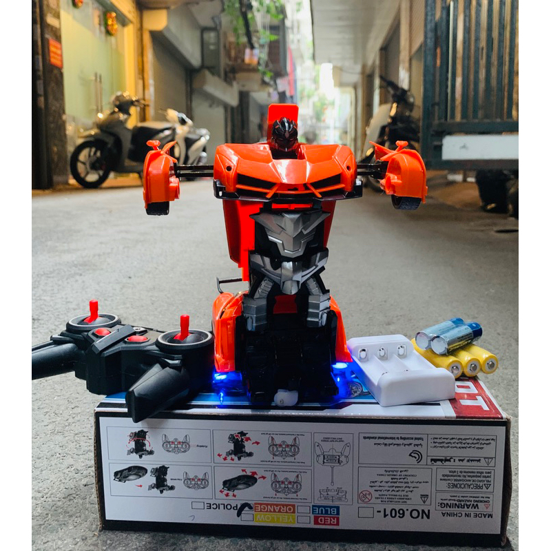 Xe ô tô điều khiển từ xa xe cảnh sát biến hình thành Robot siêu nhân hàng loại I có kèm sạc