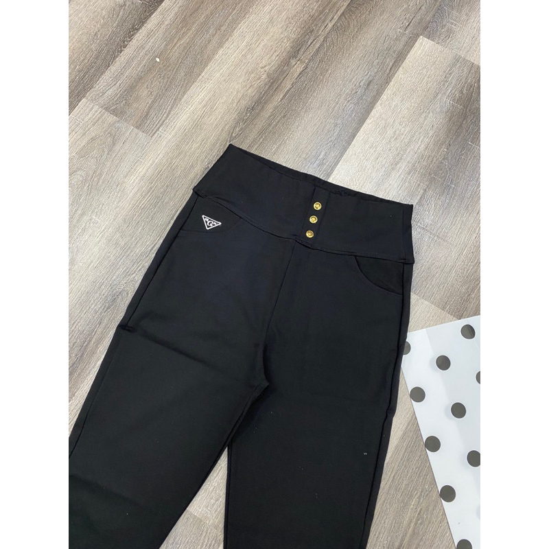Quần legging chấm 3 cúc