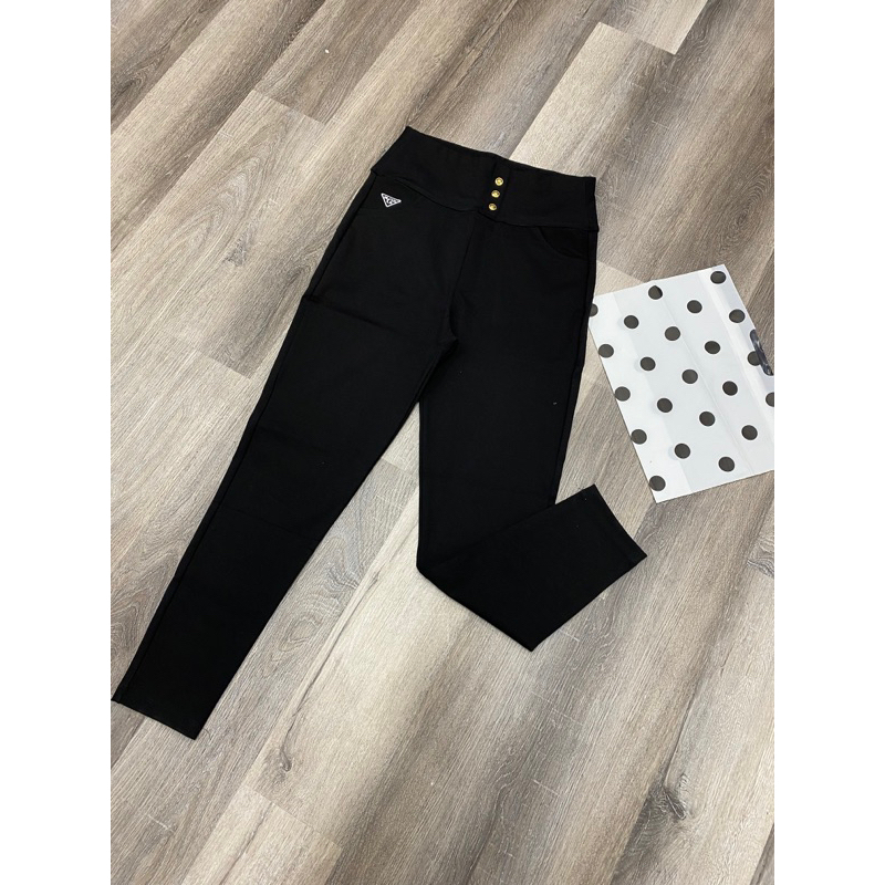 Quần legging chấm 3 cúc