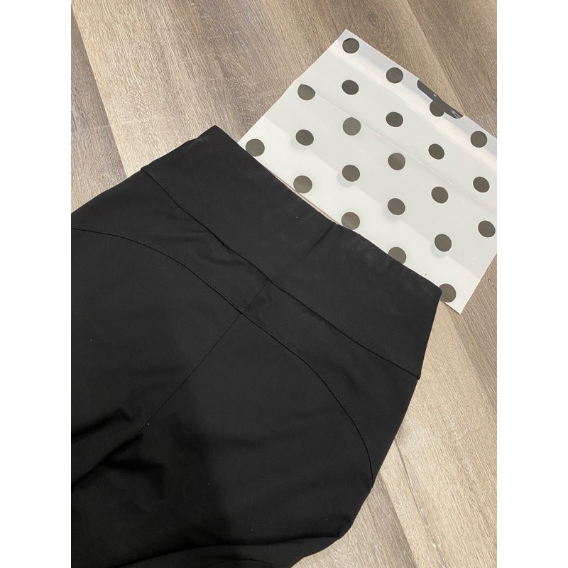 Quần legging chấm 3 cúc