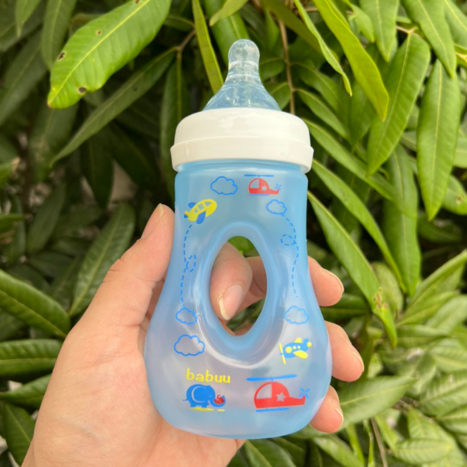 Bình sữa khoét lỗ tặng kèm núm ti chọn size Babuu dung tích 150ml họa tiết nghộ nghĩnh cho bé