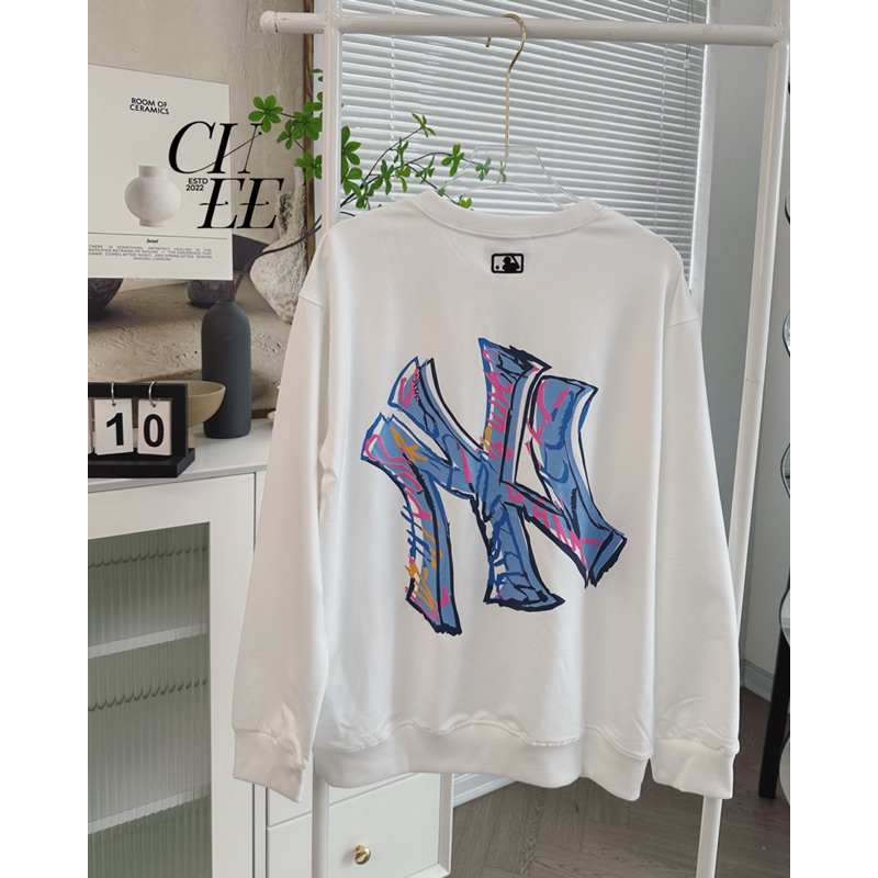 Áo sweater unisex mlb NY hoạ tiết vẩy sơn