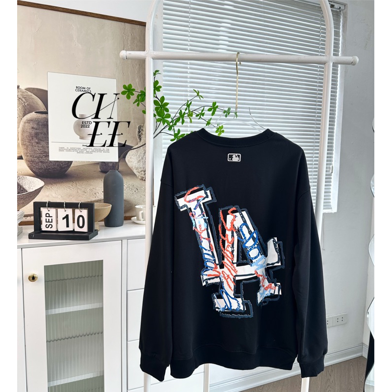 Áo sweater unisex mlb NY hoạ tiết vẩy sơn