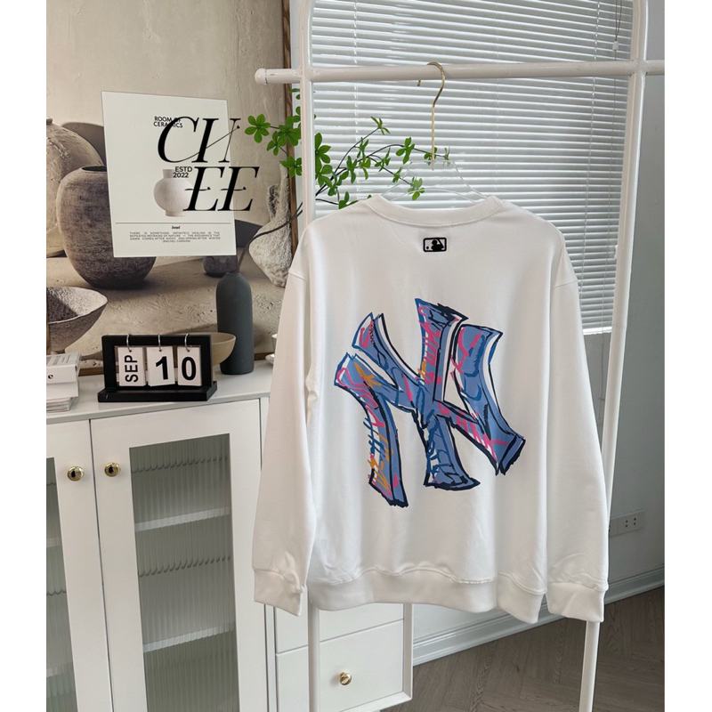 Áo sweater unisex mlb NY hoạ tiết vẩy sơn