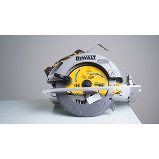 Cưa dĩa dewalt dcs573