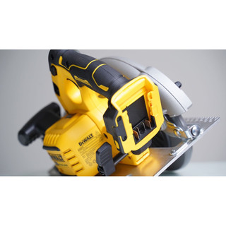 Cưa dĩa dewalt dcs573