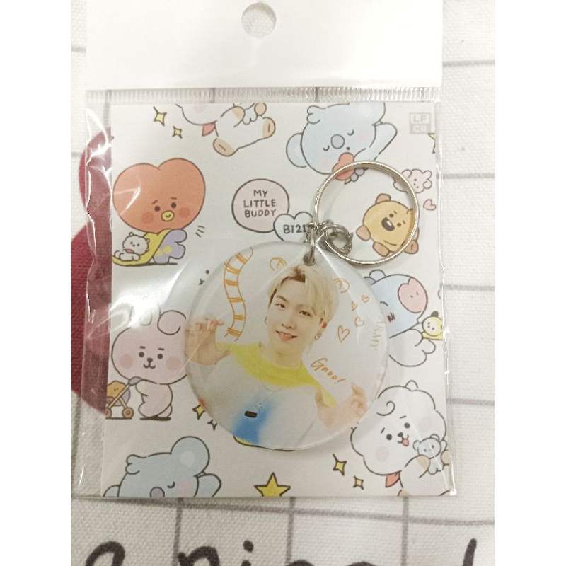 Móc khóa mica 2 mặt BTS. Móc treo balo, túi hình BTS hình tròn