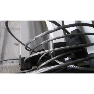 Thang dây thoát hiểm dài 20 m.