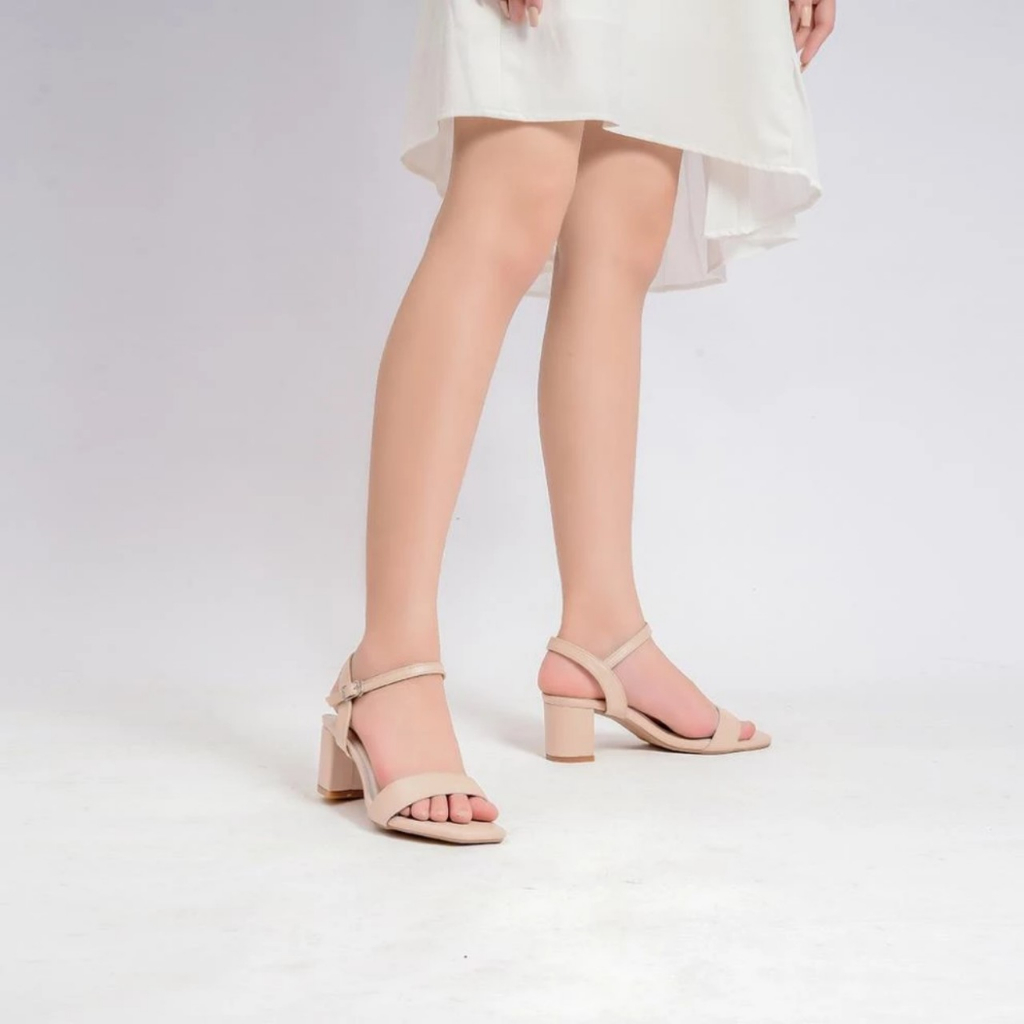 Giày sandal cao gót big size nữ 40 41 42 43 quai ngang thời trang màu đen gót vuông mũi vuông cao 5 phân