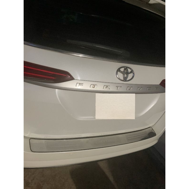 Ốp cốp Fortuner loại inox dán 2009-2022