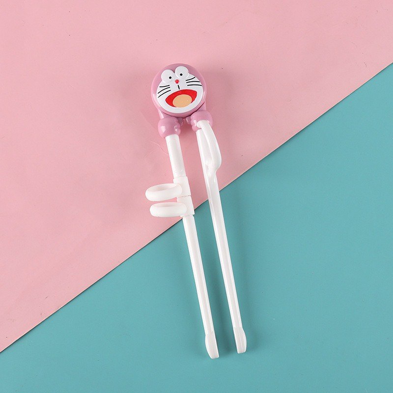 Đũa tập ăn xỏ ngón cho bé tập gắp hình đoremon dễ thương giúp bé dễ dàng sử dụng bằng nhựa an toàn cho bé