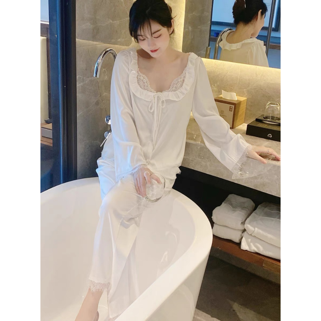 Bộ ngủ lụa dài sang chảnh tiểu thư Lila thiết kế pha ren