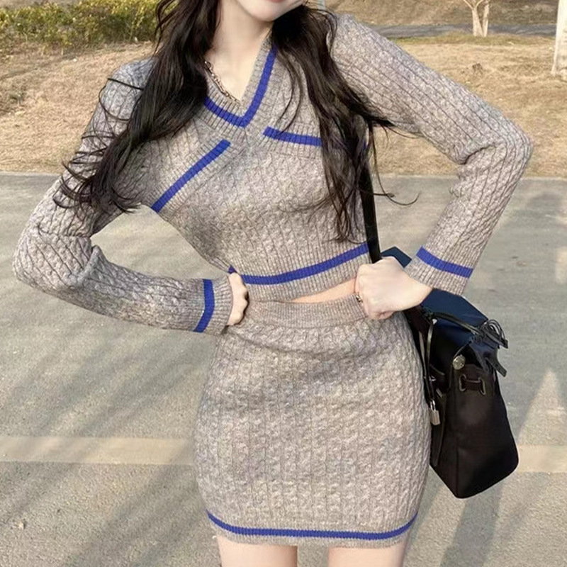 Váy len nữ sexy Quảng Châu dày đẹp, sét váy len 2023 gồm áo len dáng ngắn cổ tim tay dài chân váy dáng ngắn sang chảnh