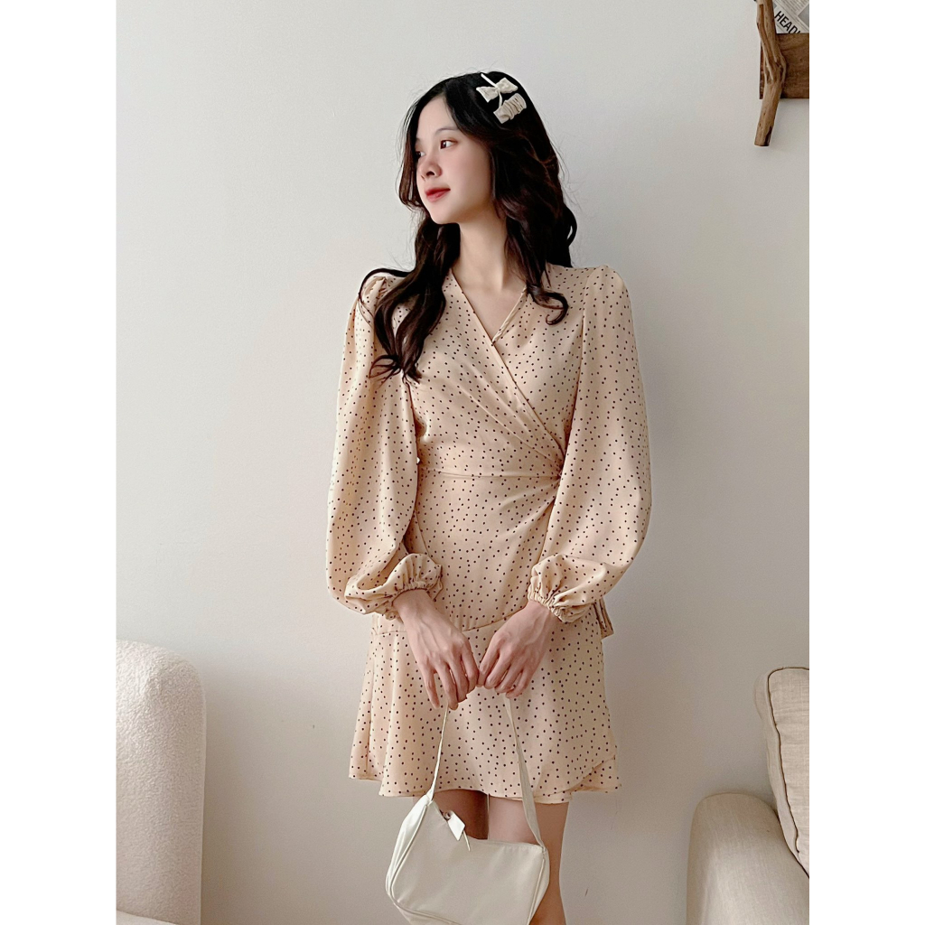 ĐẦM VÁY CỔ V VẠT CHÉO DÀI TAY HOẠ TIẾT CHẤM BI THẮT EO DÁNG XOÈ